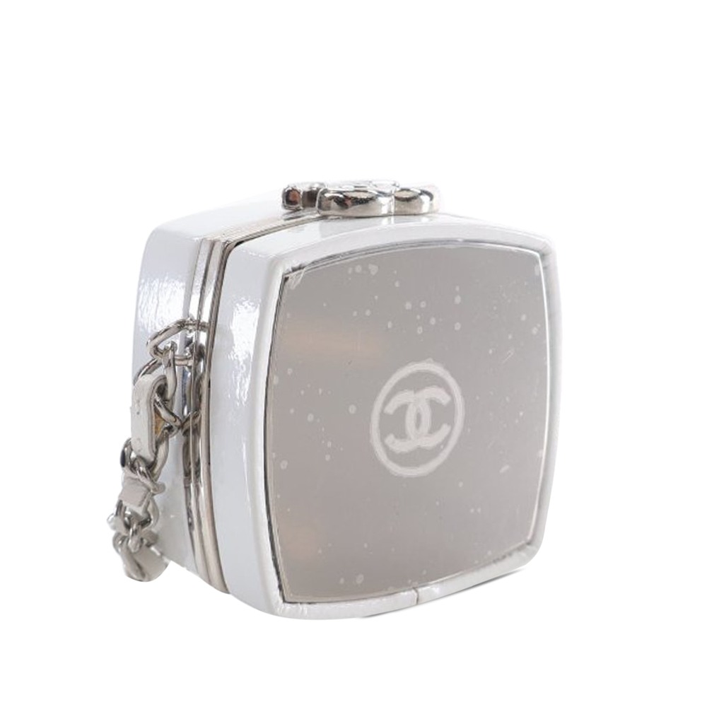 Pre-Loved Chanel Patent Goatskin Make-Up Box Clutch With Chain - Picture 2 of 12